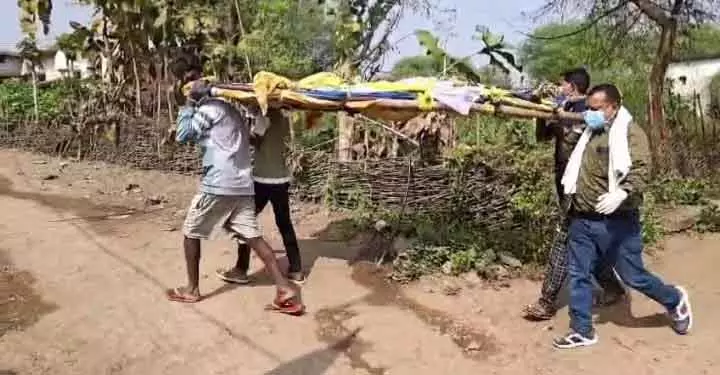 Khariar डॉक्टर ने कुष्ठ रोगी का अंतिम संस्कार किया Khariar डॉक्टर ने कुष्ठ रोगी का अंतिम संस्कार किया
