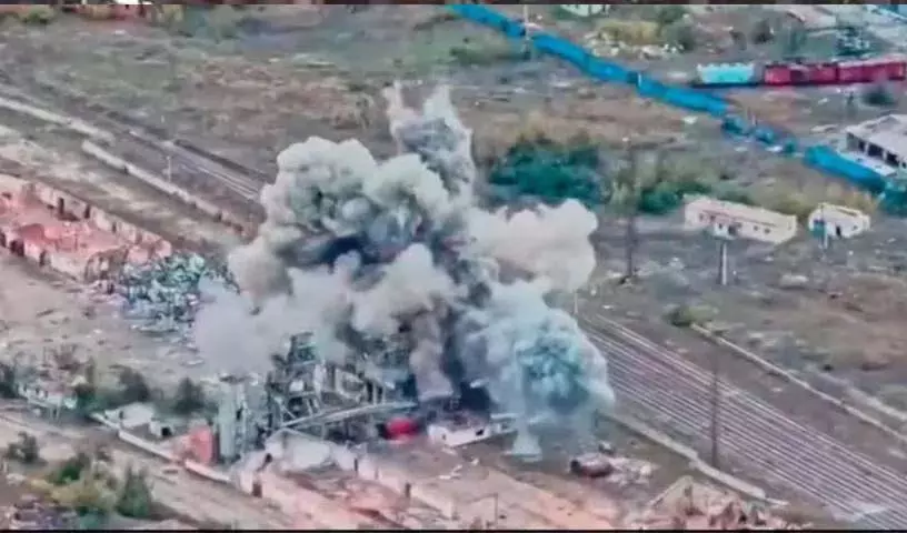 यूक्रेनी Air Force ने रूसी ड्रोन यूनिट पर 226 KG बम गिराया यूक्रेनी Air Force ने रूसी ड्रोन यूनिट पर 226 KG बम गिराया