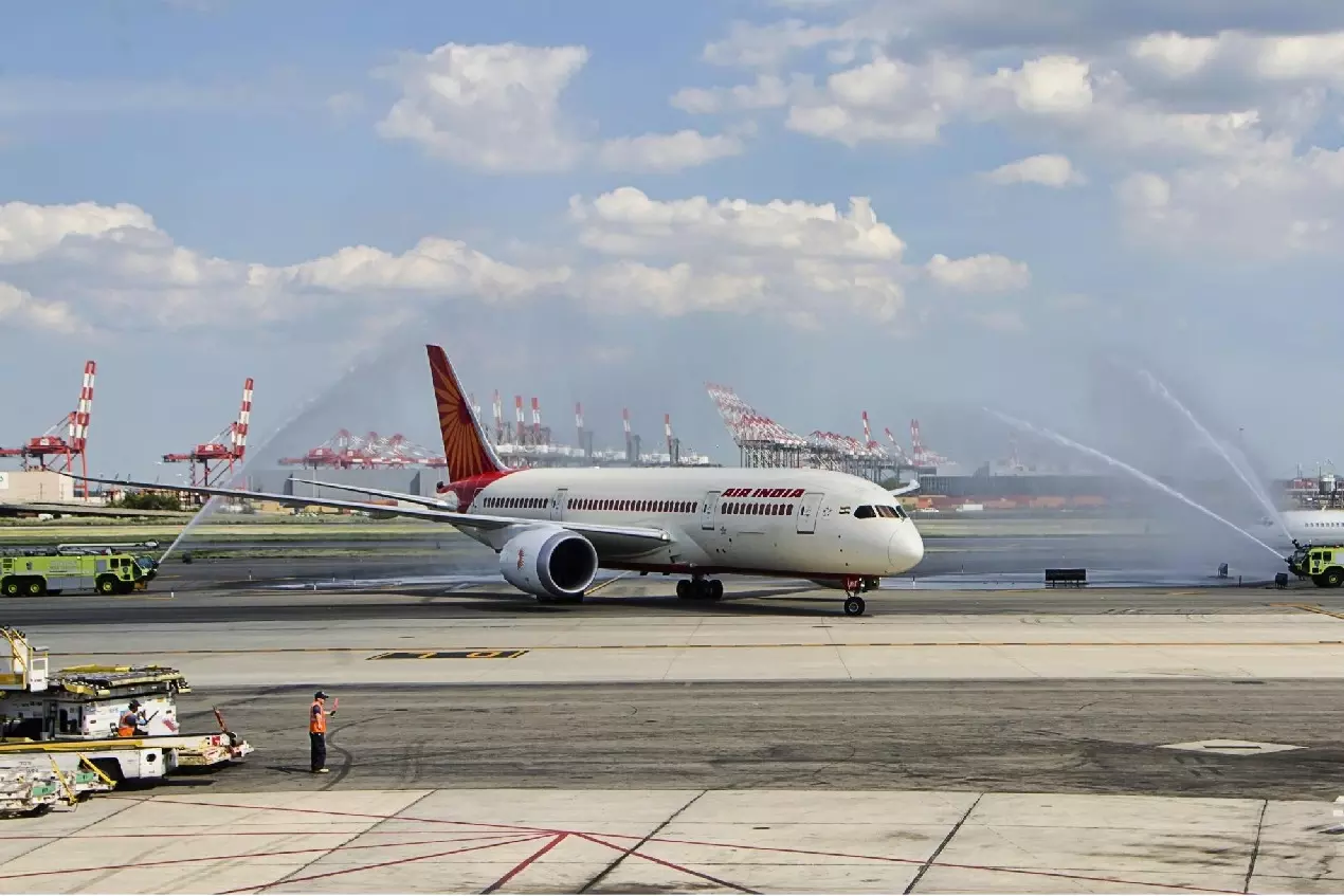 Air India ने जुलाई से बोइंग 787 विमानों में 3 तकनीकी गड़बड़ियों की सूचना दी: मंत्री Air India ने जुलाई से बोइंग 787 विमानों में 3 तकनीकी गड़बड़ियों की सूचना दी: मंत्री
