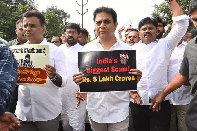 BRS ने कांग्रेस सरकार पर हैदराबाद में 5 लाख करोड़ रुपये के भूमि घोटाले का आरोप लगाया BRS ने कांग्रेस सरकार पर हैदराबाद में 5 लाख करोड़ रुपये के भूमि घोटाले का आरोप लगाया