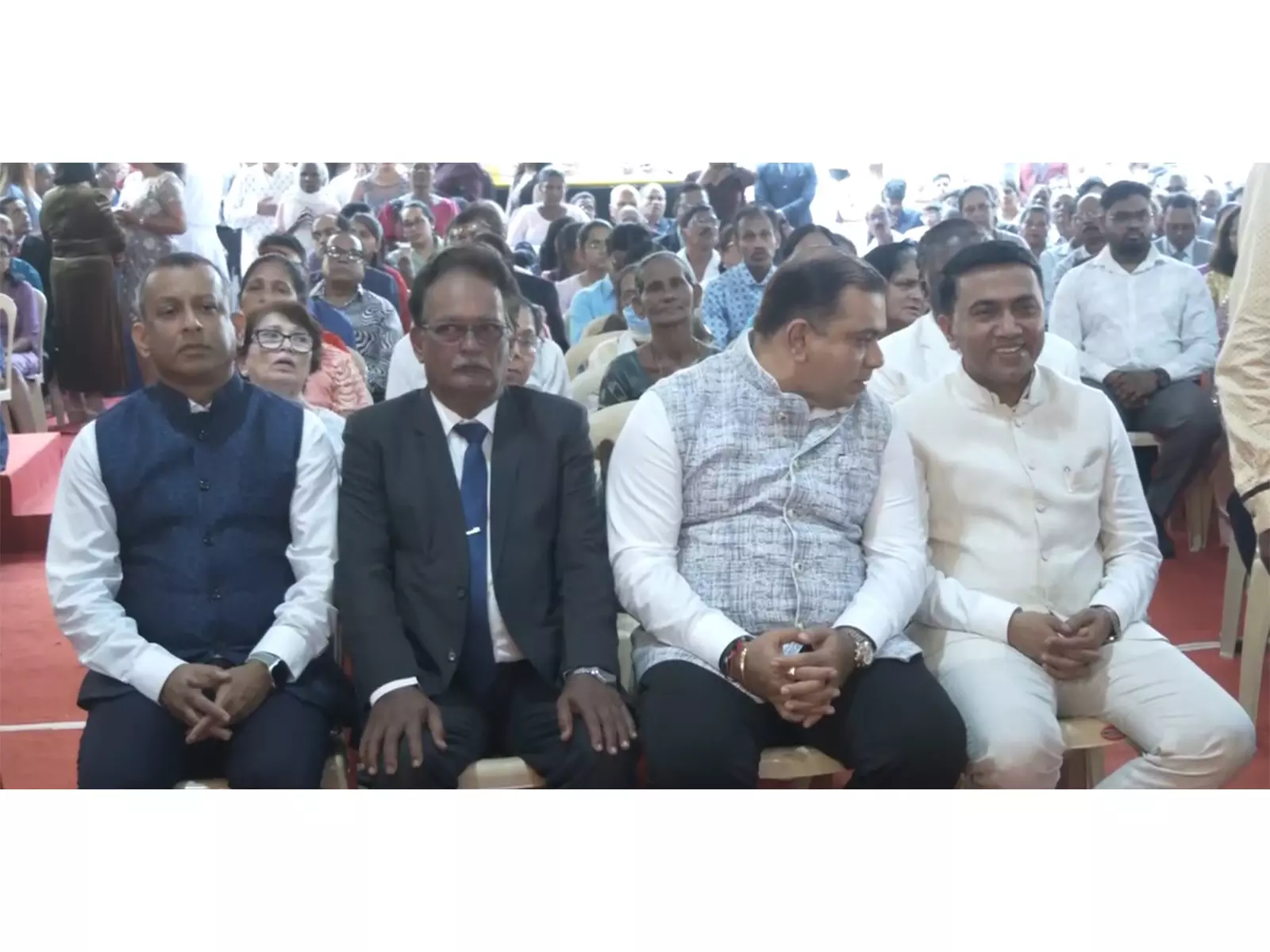 Goa के मुख्यमंत्री प्रमोद सावंत सेंट फ्रांसिस जेवियर के पर्व मास में शामिल हुए Goa के मुख्यमंत्री प्रमोद सावंत सेंट फ्रांसिस जेवियर के पर्व मास में शामिल हुए