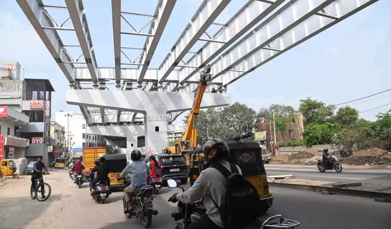 Telangana सरकार चंचलगुडा स्टील फ्लाईओवर के काम में देरी से निवासियों और यात्रियों को परेशानी हो रही Telangana सरकार चंचलगुडा स्टील फ्लाईओवर के काम में देरी से निवासियों और यात्रियों को परेशानी हो रही