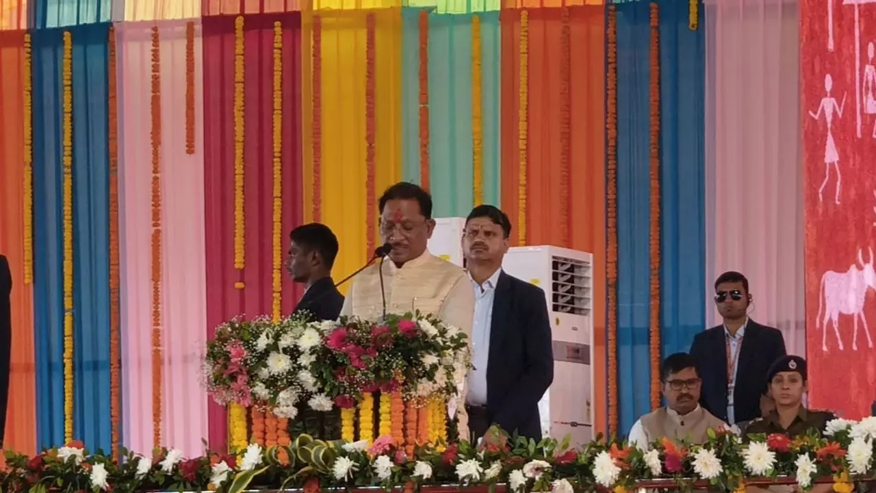 हमारी सरकार जनता के हित में वचनबद्ध होकर कर रही कार्य : CM विष्णुदेव साय हमारी सरकार जनता के हित में वचनबद्ध होकर कर रही कार्य : CM विष्णुदेव साय