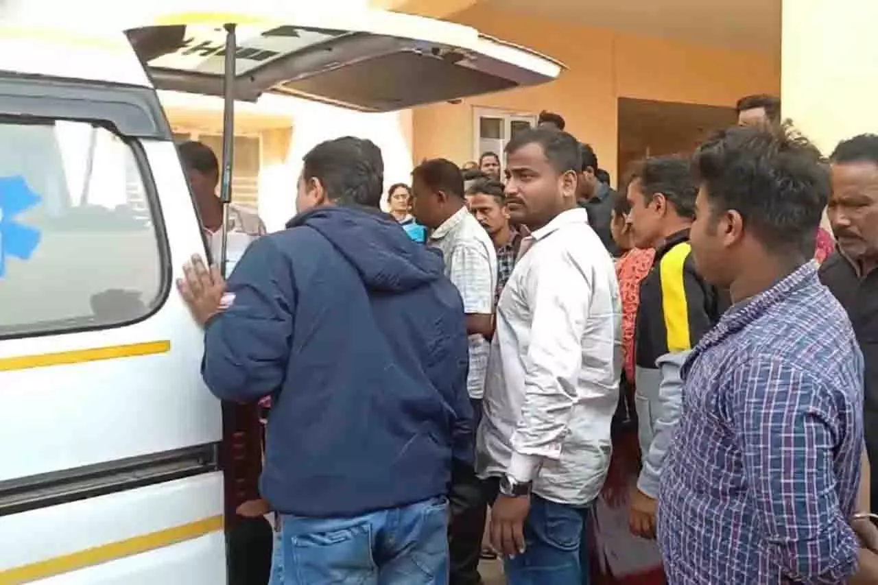 Odisha: शराब के पैसे ना देने पर नशे में बेटे ने मां को जला दिया Odisha: शराब के पैसे ना देने पर नशे में बेटे ने मां को जला दिया