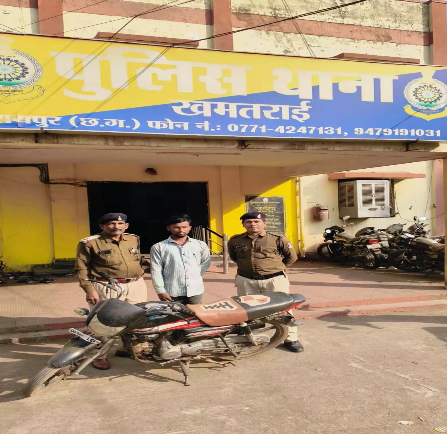रायपुर में चोरी की बाइक के साथ आरोपी गिरफ्तार रायपुर में चोरी की बाइक के साथ आरोपी गिरफ्तार
