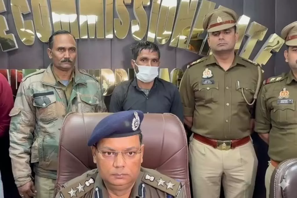 नशे की खेप के साथ तस्कर गिरफ्तार, पुलिस की बड़ी कार्रवाई नशे की खेप के साथ तस्कर गिरफ्तार, पुलिस की बड़ी कार्रवाई