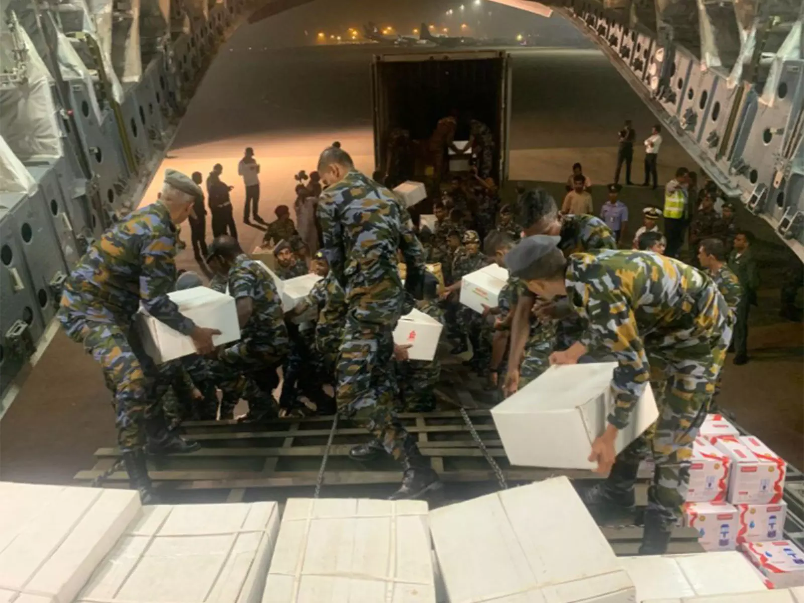 ऑपरेशन सागर बंधु: IAF ने 65 टन बेली ब्रिज को कोलंबो पहुंचाया ऑपरेशन सागर बंधु: IAF ने 65 टन बेली ब्रिज को कोलंबो पहुंचाया