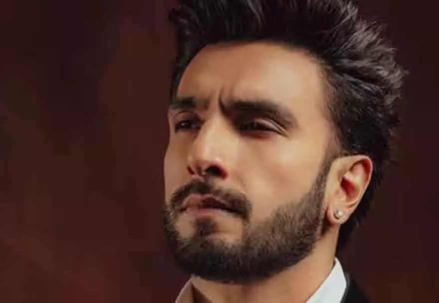 Ranveer Singh ने रोल के लिए उठाया खतरनाक कदम, जानिए क्यों खुद को चुभाया पिन Ranveer Singh ने रोल के लिए उठाया खतरनाक कदम, जानिए क्यों खुद को चुभाया पिन