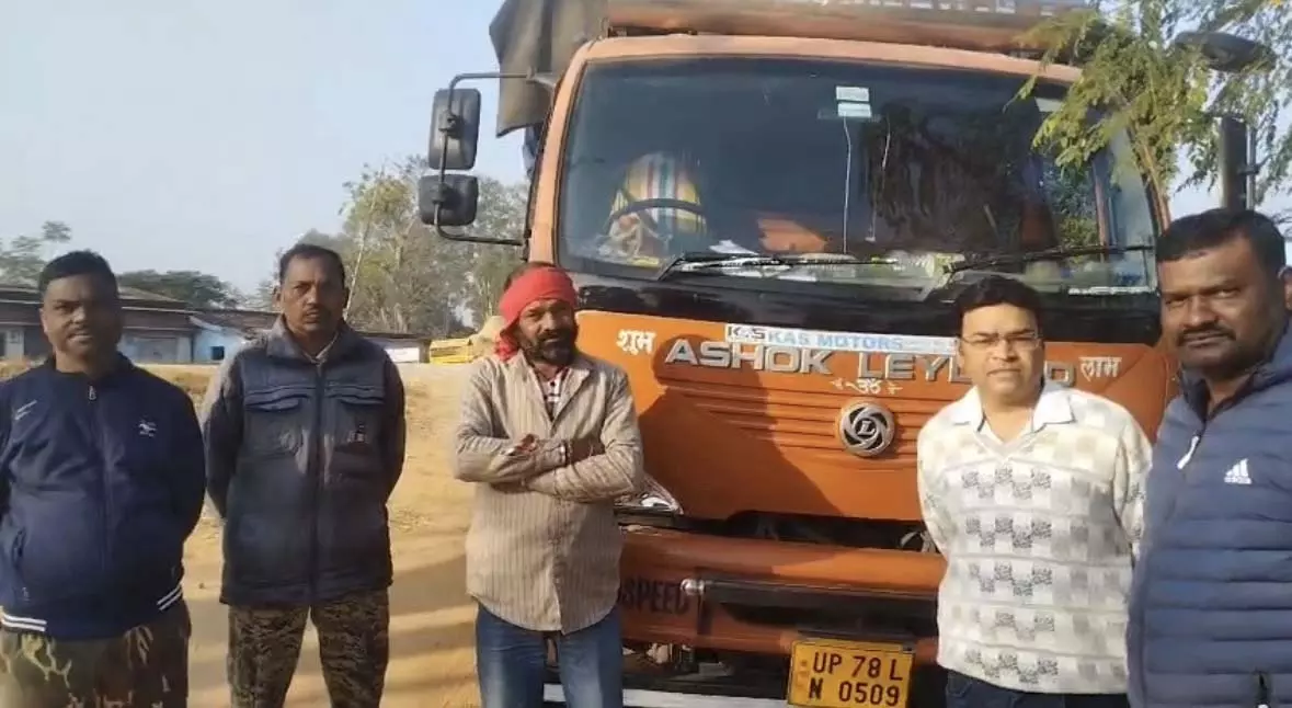 ट्रक से 271 बोरी अवैध कच्चा तंबाकू जब्त, चालक गिरफ्तार ट्रक से 271 बोरी अवैध कच्चा तंबाकू जब्त, चालक गिरफ्तार