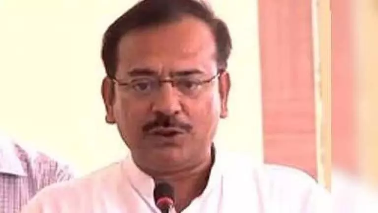 मंत्री ने नेताओं और कार्यकर्ताओं को BLAs के साथ खड़े रहने का निर्देश दिया मंत्री ने नेताओं और कार्यकर्ताओं को BLAs के साथ खड़े रहने का निर्देश दिया