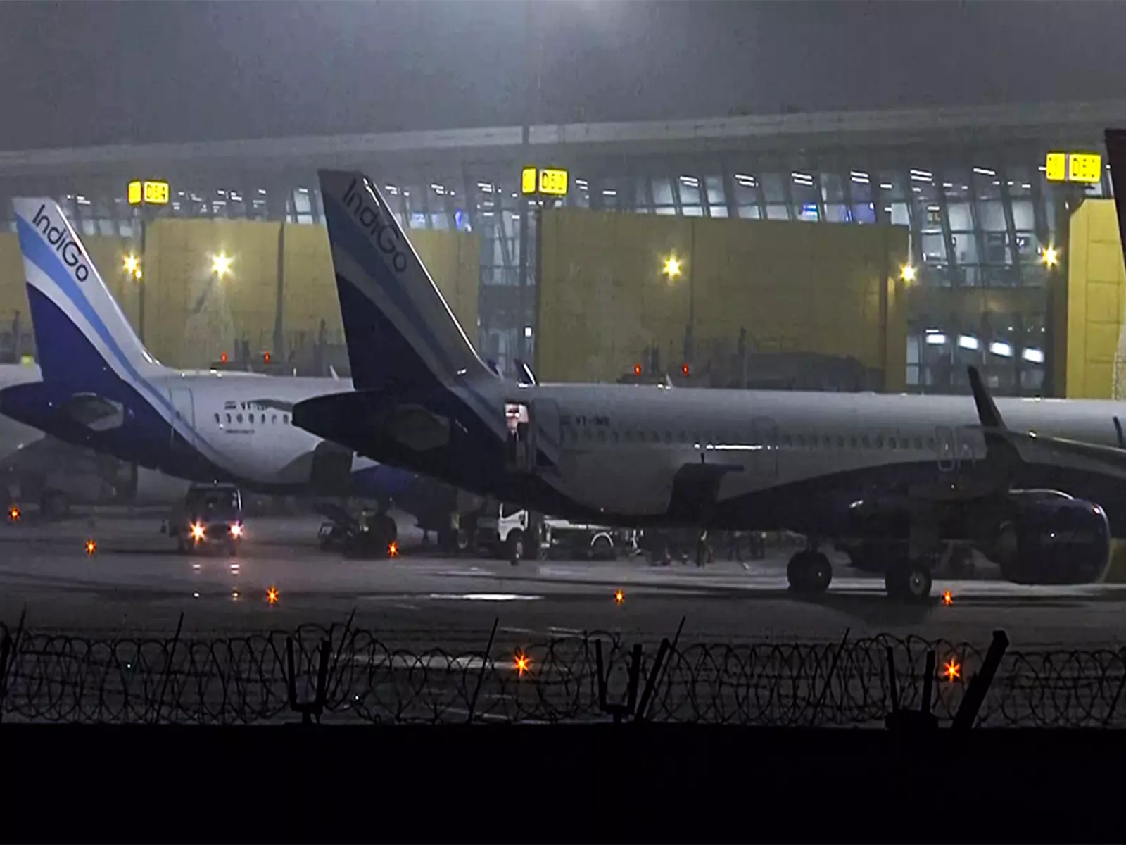 दिल्ली हवाई अड्डे पर सुबह से IndiGo की 150 उड़ानें रद्द, परिचालन में भारी व्यवधान दिल्ली हवाई अड्डे पर सुबह से IndiGo की 150 उड़ानें रद्द, परिचालन में भारी व्यवधान
