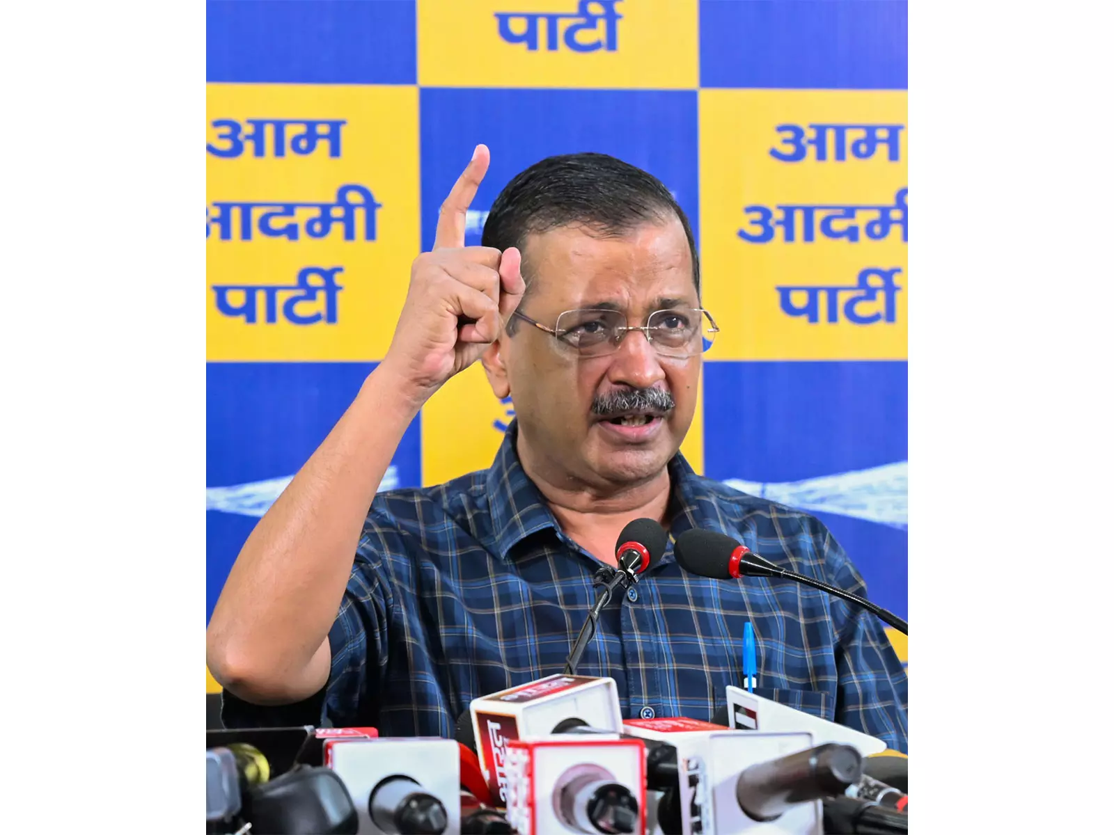 अरविंद केजरीवाल ने Mizoram के पूर्व राज्यपाल स्वराज कौशल के निधन पर शोक व्यक्त किया अरविंद केजरीवाल ने Mizoram के पूर्व राज्यपाल स्वराज कौशल के निधन पर शोक व्यक्त किया