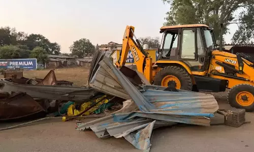 इलाके में साम्प्रदायिक तनाव होने पर थाना प्रभारी लाइन अटैच इलाके में साम्प्रदायिक तनाव होने पर थाना प्रभारी लाइन अटैच