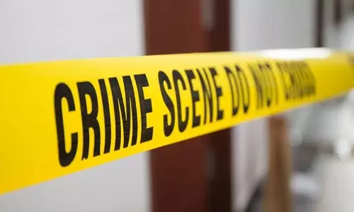 रात 11 बजे मोबाइल में बात करते पकड़ी गई पत्नी, पति की हत्या की कोशिश की रात 11 बजे मोबाइल में बात करते पकड़ी गई पत्नी, पति की हत्या की कोशिश की