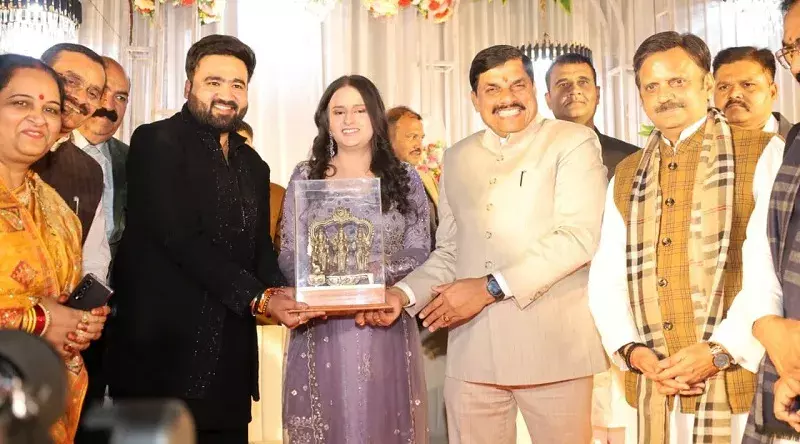 Bhopal: मुख्यमंत्री डॉ. यादव ने वैवाहिक आयोजनों में किया समर्पित दौरा Bhopal: मुख्यमंत्री डॉ. यादव ने वैवाहिक आयोजनों में किया समर्पित दौरा