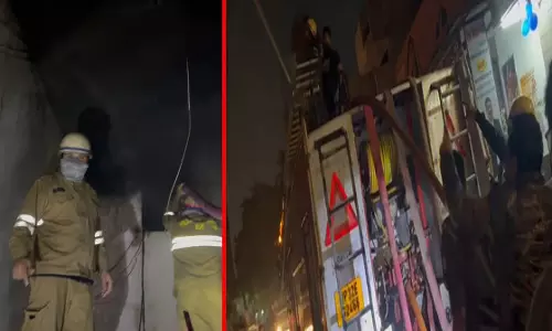 जूते के गोदाम व घर में भीषण आग, फायर विभाग ने पाया काबू, बड़ी दुर्घटना टली जूते के गोदाम व घर में भीषण आग, फायर विभाग ने पाया काबू, बड़ी दुर्घटना टली