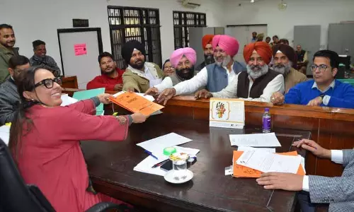 Punjab कांग्रेस ने कहा कि धमकियों के बावजूद, ज़्यादातर नेता नॉमिनेशन पेपर फाइल करने में कामयाब रहे Punjab कांग्रेस ने कहा कि धमकियों के बावजूद, ज़्यादातर नेता नॉमिनेशन पेपर फाइल करने में कामयाब रहे