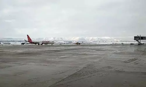 ऑपरेशनल दिक्कतों के कारण, Srinagar एयरपोर्ट पर इंडिगो की 10 उड़ानें रद्द ऑपरेशनल दिक्कतों के कारण, Srinagar एयरपोर्ट पर इंडिगो की 10 उड़ानें रद्द