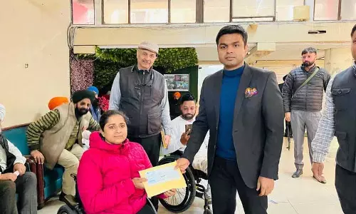 Ludhiana: एडमिन ने मिस्र में टूर्नामेंट के लिए पैरा-बैडमिंटन खिलाड़ी को स्पॉन्सर किया Ludhiana: एडमिन ने मिस्र में टूर्नामेंट के लिए पैरा-बैडमिंटन खिलाड़ी को स्पॉन्सर किया