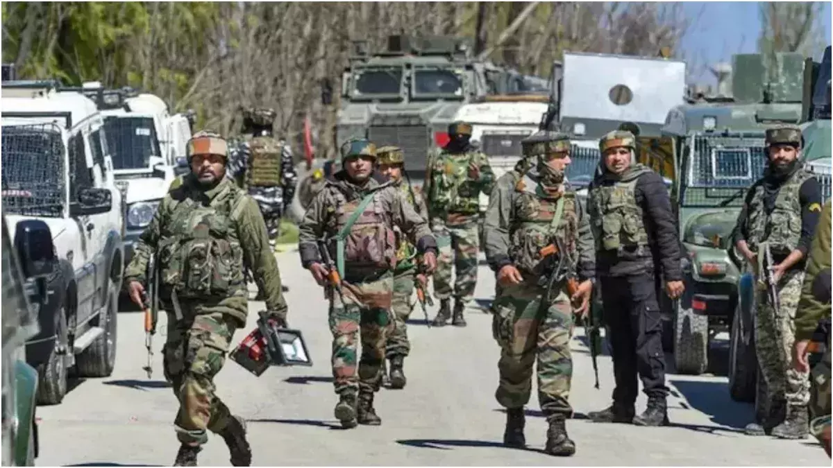 Jammu: पुंछ में सेना की तैयारियों का अवलोकन, कमांडर ने लिया ब्रीफिंग Jammu: पुंछ में सेना की तैयारियों का अवलोकन, कमांडर ने लिया ब्रीफिंग