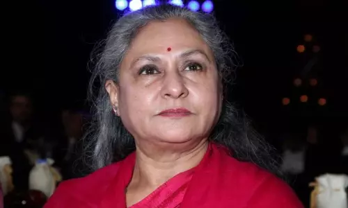 गंदी पैंट कमेंट के बाद Paparazzi ने जया बच्चन और परिवार को बैन करने का प्लान बनाया गंदी पैंट कमेंट के बाद Paparazzi ने जया बच्चन और परिवार को बैन करने का प्लान बनाया