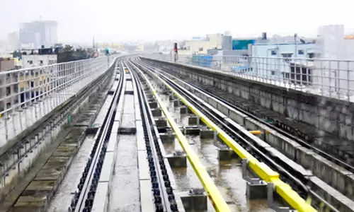 Bengaluru के केंगेरी स्टेशन पर मेट्रो ट्रैक पर कूदा आदमी, मौत Bengaluru के केंगेरी स्टेशन पर मेट्रो ट्रैक पर कूदा आदमी, मौत