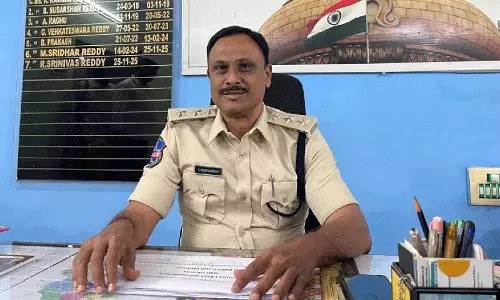 अवैध तस्करी पर रोक लगाने के लिए उठाए गए कदम: DSP श्रीनिवास रेड्डी अवैध तस्करी पर रोक लगाने के लिए उठाए गए कदम: DSP श्रीनिवास रेड्डी