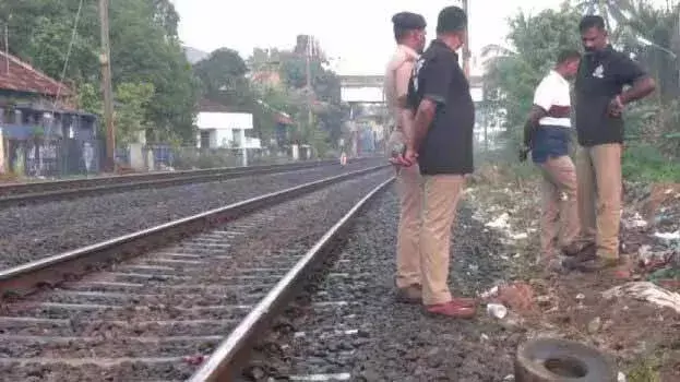 रेलवे ट्रैक पर पत्थर पीसने वाला औजार मिला; क्या इसके पीछे कोई साजिश है?
