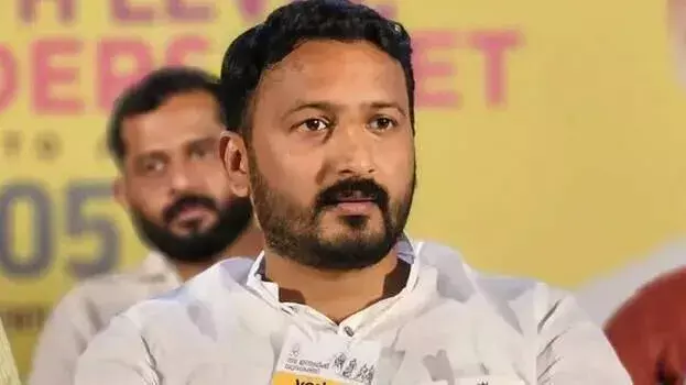 kerala: पॉलिटिकल कनेक्शन वाली महिला वकील ने राहुल को लग्ज़री विला में रखा kerala: पॉलिटिकल कनेक्शन वाली महिला वकील ने राहुल को लग्ज़री विला में रखा