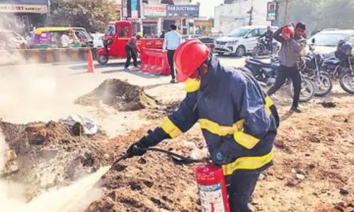 Bareilly: मॉक डिरेल के दौरान सीयूजीएल ने आग पर काबू पाया Bareilly: मॉक डिरेल के दौरान सीयूजीएल ने आग पर काबू पाया