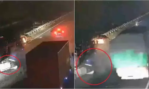 Andhra में चिलकलुरिपेट बाईपास पर तेज़ रफ़्तार कार टैंकर लॉरी से टकरा गई