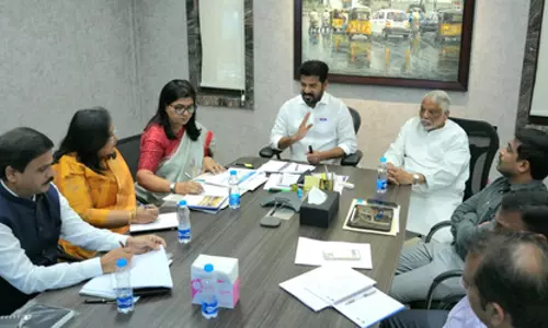तेलंगाना के CM ने OU कैंपस में हेरिटेज इमारतों को संरक्षित करने की मांग की तेलंगाना के CM ने OU कैंपस में हेरिटेज इमारतों को संरक्षित करने की मांग की