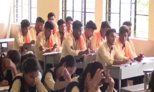 कर्नाटक के कॉलेज में हिजाब-भगवा विवाद फिर छिड़ा