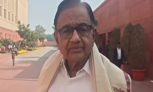 पी चिदंबरम ने VIP आवाजाही के लिए लगाए गए यातायात प्रतिबंधों पर चिंता जताई पी चिदंबरम ने VIP आवाजाही के लिए लगाए गए यातायात प्रतिबंधों पर चिंता जताई
