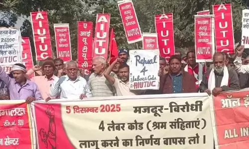 Panipat: श्रमिकों ने आंदोलन कर अपनी मांगों को रखा सामने Panipat: श्रमिकों ने आंदोलन कर अपनी मांगों को रखा सामने