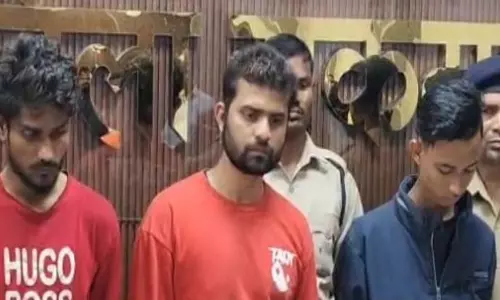 सुकमा ज्वेलर्स शॉप लूटकांड में खुलासा, सभी बदमाश पिस्टल और जेवरात के साथ गिरफ्तार सुकमा ज्वेलर्स शॉप लूटकांड में खुलासा, सभी बदमाश पिस्टल और जेवरात के साथ गिरफ्तार