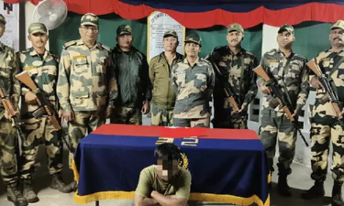 BSF ने भारत-बांग्लादेश बॉर्डर पर तस्कर को पकड़ा
