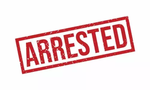 JAMMU: 10 लाख रुपये की धोखाधड़ी के मामले में वांछित भगोड़ा गिरफ्तार JAMMU: 10 लाख रुपये की धोखाधड़ी के मामले में वांछित भगोड़ा गिरफ्तार
