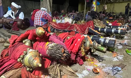 अखरा विकास: जनजातीय संस्कृति और परंपराओं का संरक्षण अखरा विकास: जनजातीय संस्कृति और परंपराओं का संरक्षण