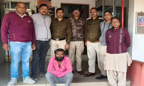CG BREAKING: युवती की खरीद-फरोख्त का सनसनीखेज मामला, दो आरोपी गिरफ्तार CG BREAKING: युवती की खरीद-फरोख्त का सनसनीखेज मामला, दो आरोपी गिरफ्तार