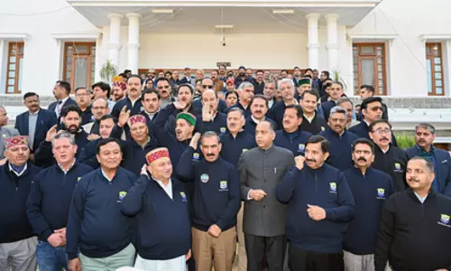 दोनों प्रमुख दलों के विधायक हिमाचल विधानसभा में चिट्टा के खिलाफ उतरे दोनों प्रमुख दलों के विधायक हिमाचल विधानसभा में चिट्टा के खिलाफ उतरे