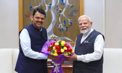 फडणवीस: मोदी की एफिशिएंसी 40 साल के लोगों को शर्मिंदा कर देगी, वह 2029 में PM बनेंगे। फडणवीस: मोदी की एफिशिएंसी 40 साल के लोगों को शर्मिंदा कर देगी, वह 2029 में PM बनेंगे।