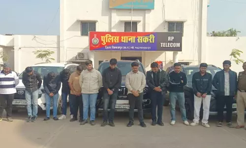 CG: हाईवे पर बर्थडे पार्टी का हाईवोल्टेज ड्रामा, तीन कारें रोककर केक काटा
