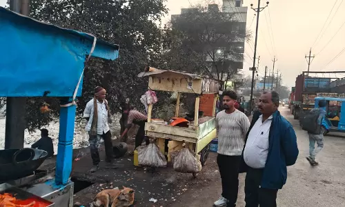 Raipur निगम का बड़ा एक्शन, छुईया तालाब किनारे अवैध ठेले–गुमटी हटाए