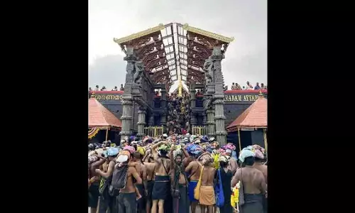 Kerala के सबरीमाला मंदिर में तेलुगु भक्तों पर हमला Kerala के सबरीमाला मंदिर में तेलुगु भक्तों पर हमला