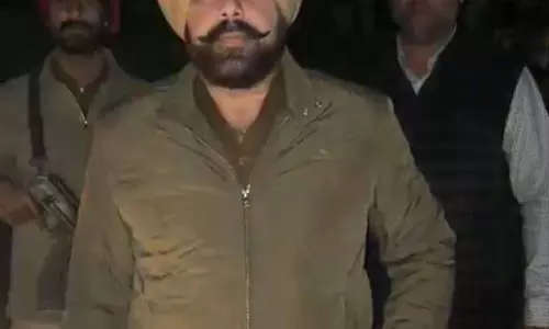 Amritsar: वेरोवाल के पास आधी रात को हुई मुठभेड़ में गैंगस्टर घायल Amritsar: वेरोवाल के पास आधी रात को हुई मुठभेड़ में गैंगस्टर घायल