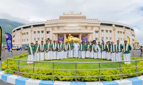 Tamil Nadu की जल्लीकट्टू परंपरा ने खींचा विदेशी खिलाड़ियों का ध्यान Tamil Nadu की जल्लीकट्टू परंपरा ने खींचा विदेशी खिलाड़ियों का ध्यान