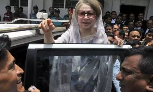 Bangladesh: एडवांस्ड मेडिकल ट्रीटमेंट के लिए खालिदा जिया की लंदन यात्रा टली Bangladesh: एडवांस्ड मेडिकल ट्रीटमेंट के लिए खालिदा जिया की लंदन यात्रा टली