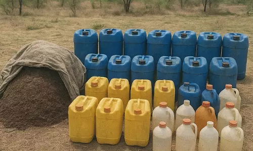 आबकारी विभाग की बड़ी कार्रवाई, 381 लीटर शराब और महुआ लाहन जब्त आबकारी विभाग की बड़ी कार्रवाई, 381 लीटर शराब और महुआ लाहन जब्त