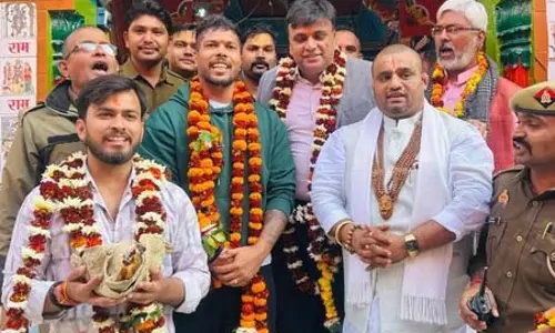 रामलला के दर्शन करने अयोध्या पहुंचे क्रिकेटर उमेश यादव रामलला के दर्शन करने अयोध्या पहुंचे क्रिकेटर उमेश यादव